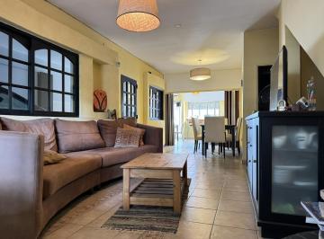 Bodega-Galpón · 480m² · 6 Ambientes · 2 Cocheras · Casa en Venta de 4 Dorm. en General Jose de San Martin