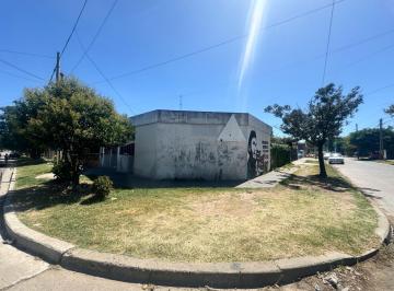 Casa · 80m² · 4 Ambientes · 1 Cochera · Venta de Casa en Santa Cruz Esq Falucho - 4amb con Patio y Garaje