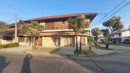 Casa · 130m² · 5 Ambientes · 1 Cochera · PH en Roque Saenz Peña