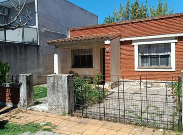 Casa · 76m² · 3 Ambientes · 1 Cochera · Venta Casa 3 Ambientes a Refaccionar, Berazategui