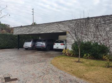 Casa · 236m² · 6 Ambientes · 3 Cocheras · Excelente Casa en Venta en Las Liebres