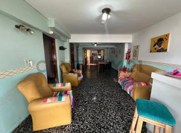 Casa · 474m² · 10 Ambientes · Casa Multifamiliar en Terreno Propio con Patio y Cochera