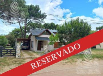 Casa · 100m² · 6 Ambientes · Hermoso Chalet Cabaña en Lote de 500 m², a m del Mar! Nueva Atlantis. Oportuniadad!