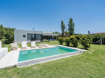 Casa · 201m² · 6 Ambientes · 2 Cocheras · Venta Casa 4 Dorm. Frente Al Lago - Puerto Roldan