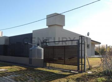Casa · 100m² · 4 Ambientes · 2 Cocheras · Casa en Alquiler en Los Talas, Berisso - 3 Dorm. y 2 Baños
