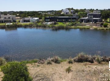 Terreno · 980m² · Excelente Lote Sobre La Laguna de Ecuestre en Costa Esmeralda