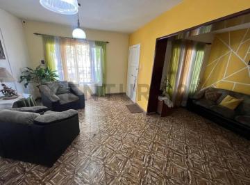 Casa · 259m² · 6 Ambientes · 3 Cocheras · Casa en Venta en San Martin Centro