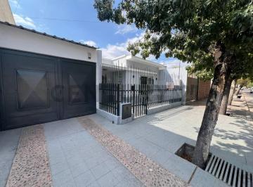 Casa · 259m² · 6 Ambientes · 3 Cocheras · Casa en Venta en San Martin Centro