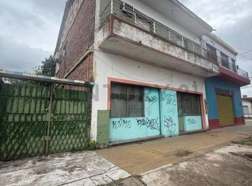 Local comercial · 130m² · 7 Ambientes · 2 Cocheras · Venta de Local Comercial y Vivienda de 3 Amb.