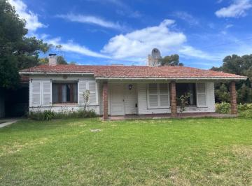 Casa de 4 ambientes, Miramar · Chalet en Venta en Barrio Parquemar en Miramar