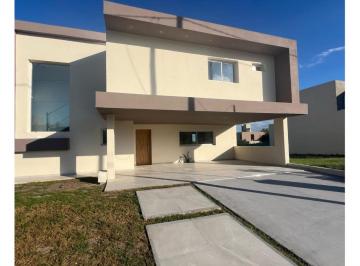 Casa de 6 ambientes, Malagueño · Casa a Entrenar