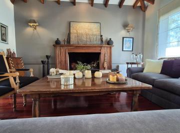 Casa de 8 ambientes, Chacras de Coria · B° Pueyrredon Categoría Cubierta 428 m² Lote 1200 m²