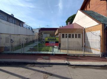 Casa · 90m² · 3 Ambientes · 1 Cochera · Amplia Vivienda Bien Ubicada en Temperley