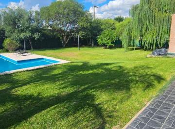 Casa · 405m² · 9 Ambientes · Se Vende Hermosa Casa en Barrio Cerrado Los Sauces! Zona Sur (Pegado a Quintas de Italia)