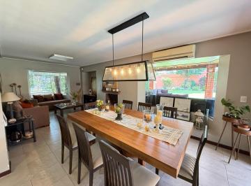 Casa · 234m² · 5 Ambientes · 2 Cocheras · Importante Casa de 4 Dorm. en Av Belgrano Al 4100, Parque V. Centenario, Smt