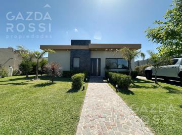Casa · 158m² · 4 Ambientes · Casa con Pileta en Barrio San Felipe