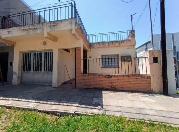 Casa · 137m² · 4 Ambientes · Casa con Patio Guadalupe Oeste