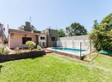 Casa · 191m² · 9 Ambientes · 1 Cochera · Venta Casa Multifamiliar con Pileta Quincho Jardín