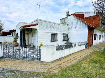 Casa · 180m² · 6 Ambientes · 2 Cocheras · Inmueble Constituido por Dos Propiedades Totalmente Independientes