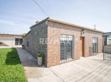 Casa · 186m² · 5 Ambientes · 2 Cocheras · Venta de Casa 2 Dorm. Barbacoa Las Piedras