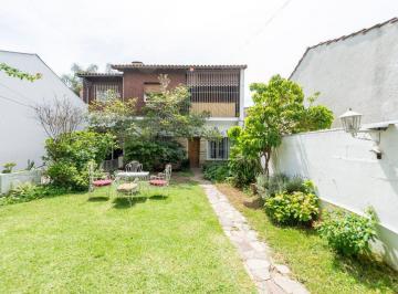 Casa · 244m² · 7 Ambientes · 3 Cocheras · Casa Multifamiliar Venta 7 Amb. con Jardin - Olivos