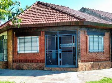 Casa de 4 ambientes, Lomas de Zamora · Alquiler de Casa 4 Ambientes con Amplia Cochera Para Dos Vehículos