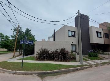 Casa · 156m² · 6 Ambientes · 1 Cochera · Duplex en Cañitas, 3 Dorm. Mas Escritorio.
