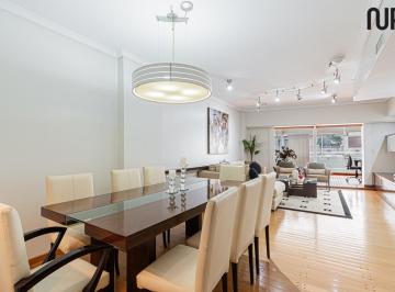 Living comedor · Semipiso de 5 Ambientes en Recoleta con Cochera, Balcón y Amenities Premium
