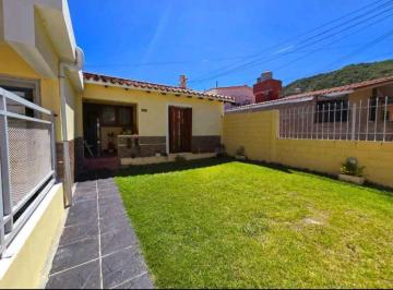Casa · 120m² · 3 Dormitorios · 2 Cocheras · Vendo Hermosa Casa 3 Dorm.. patio y Cochera