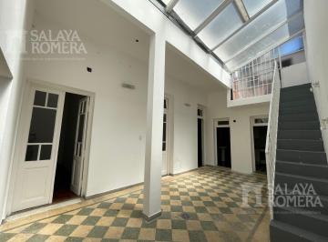 Local comercial · 275m² · 5 Ambientes · 1 Cochera · Casa de 5 Ambientes en Dos Plantas con Cochera en Venta en Villa del Parque
