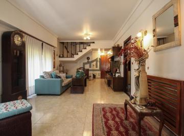 Casa · 143m² · 4 Ambientes · 1 Cochera · Casa en La Perla