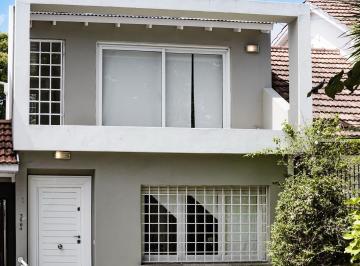 Casa · 131m² · 3 Dormitorios · 1 Cochera · Venta Casa PH Guemes