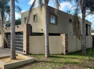 Casa · 350m² · 5 Ambientes · 1 Cochera · Exclusiva Casa Moderna Minimalista en Esquina - Barrio Mirasoles/ Pilar