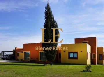 Quinta vacacional · 350m² · 4 Ambientes · 2 Cocheras · Quinta en Venta Barrio Amancay - Pilar