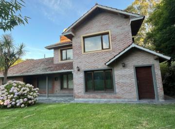 Casa · 216m² · 6 Ambientes · Venta Casa 6 Ambientes en Sierra de Los Padres