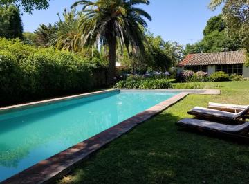 Casa · 300m² · 5 Ambientes · 4 Cocheras · Zona San Felipe - 4 Dorm - Quincho Pileta Escritorio