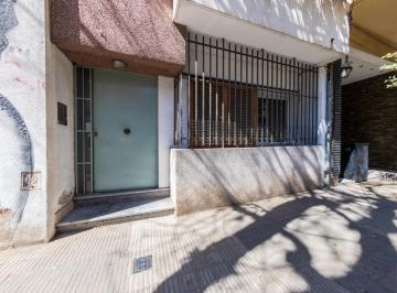 Departamento · 70m² · 6 Ambientes · En Venta - Departamento en Planta Baja de Tres Dorm. con Patio - Barrio Martin