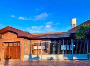Casa de 4 ambientes, Mar del Plata · Venta Chalet con Gran Parque. Oportunidad en Mar del Plata