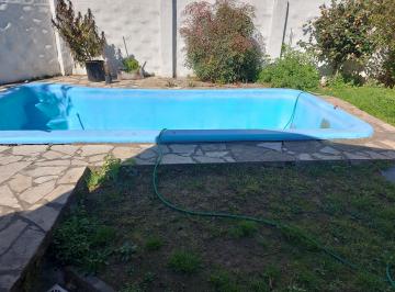 Casa de 4 ambientes, Tres de Febrero · Casa 4 Amb Cochera Fdo Libre Piscina