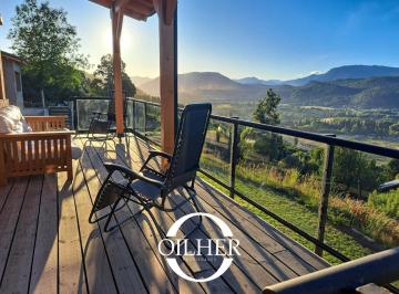 Casa de 4 ambientes, San Martín de los Andes · Casa con Una Vista Inigualable! Faldeos de Chapelco! Lote de 2145 m²