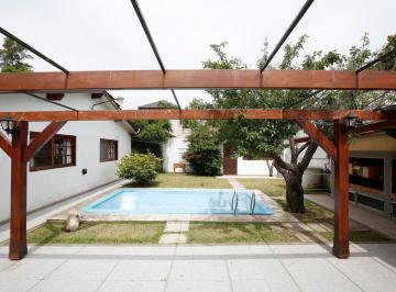 Casa · 180m² · 4 Ambientes · 2 Cocheras · Casas en Alquiler 3 Domitorios y Pileta, Gonnet