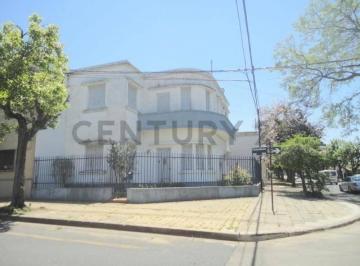 Casa · 225m² · 4 Ambientes · Venta de Casa de 3 Dorm. en Barrio 7 Jefes, Santa Fe.