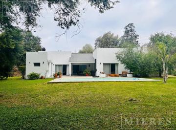 Casa · 210m² · 5 Ambientes · Casa en Venta en Olivos Golf Club