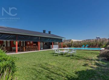 Casa · 191m² · 5 Ambientes · 1 Cochera · Casa de 5 Ambientes Amoblada en Alquiler!