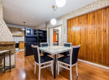 Casa · 122m² · 5 Ambientes · Casa de Pasillo de 3 Dorm. - Tiro Suizo