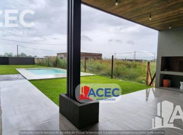 Casa · 102m² · 4 Ambientes · 1 Cochera · Venta - Casa - Ibarlucea