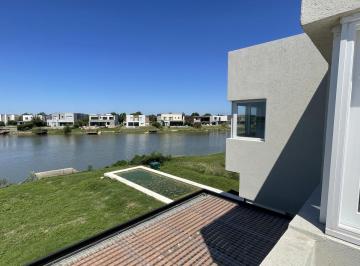 Casa · 196m² · 5 Ambientes · 2 Cocheras · Casa en El Canton a La Laguna en Barrio Islas