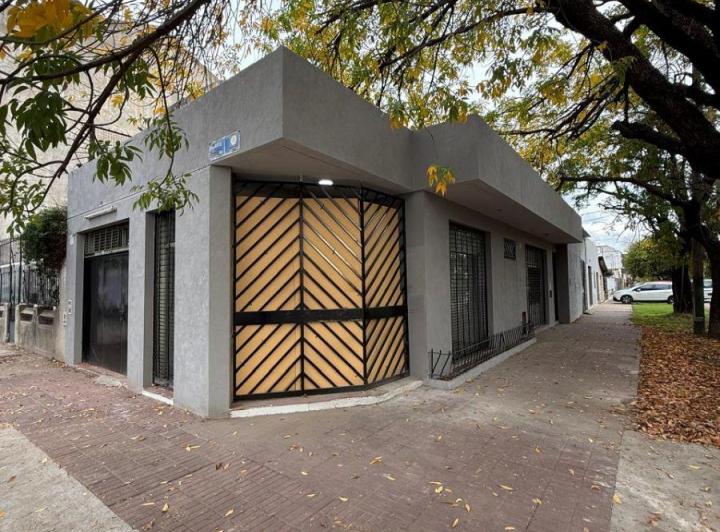 Local comercial · 180m²