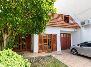 Casa · 240m² · 4 Ambientes · 1 Cochera · Casa en Impecable Estado, 2 Plantas con 3 Dorm Uno en Suite, Amplio Parque, Gge