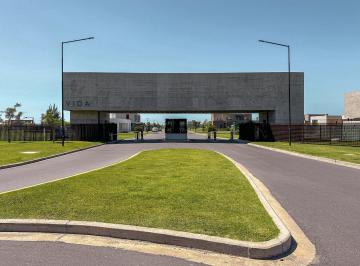 Terreno · 800m² · Terreno Central en La Mejor Zona de Vida con Frente Sur